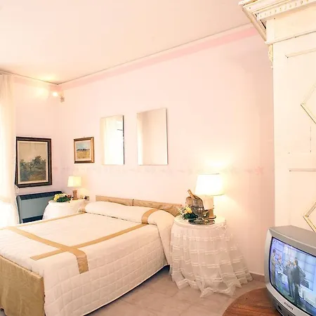 Velcamare Hotel